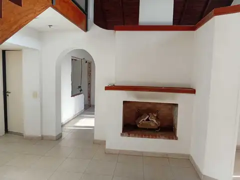 Casa en Venta con 3 cocheras
