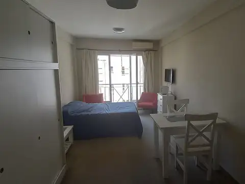 Monoambiente amoblado. Contrafrente. Muy luminoso. Balcon Frances. Excelente ubicacion 