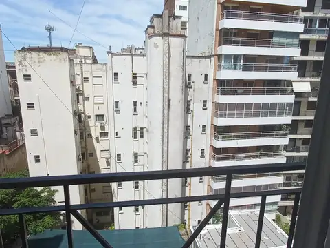 Monoambiente amoblado. Contrafrente. Muy luminoso. Balcon Frances. Excelente ubicacion 