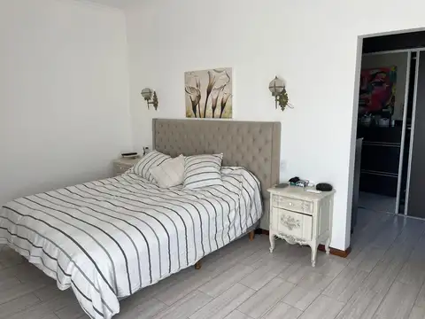 Casa en Venta con 4 cocheras
