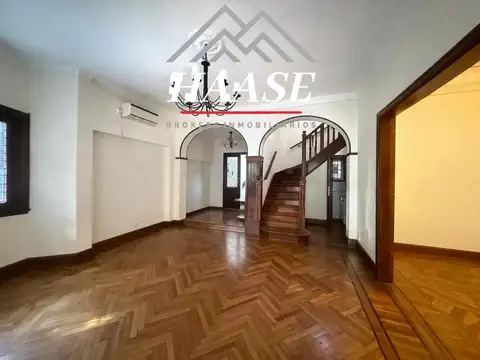 Casa 5 ambientes con 4 baños