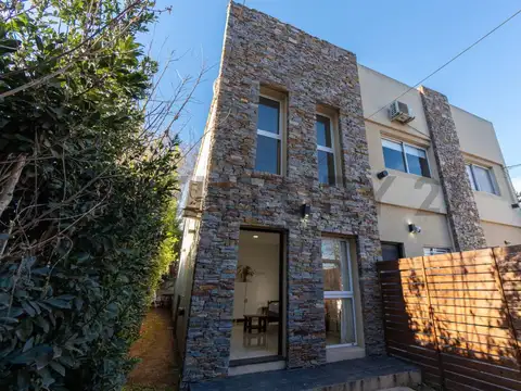 CASA EN VENTA EN CITY BELL TIPO DUPLEX APTA BANCO