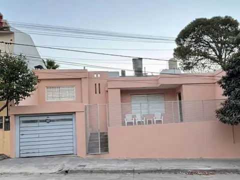 ALQUILER CASA 3 DORM B SARMIENTO COCHERA Y PATIO