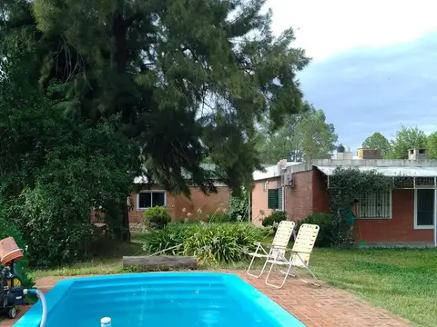 Casa en Alquiler con 1 cochera