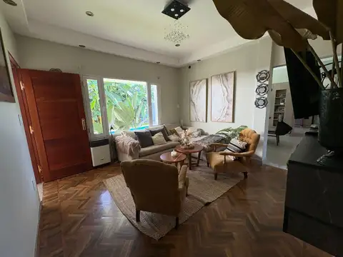 Casa 7 ambientes con 2 baños
