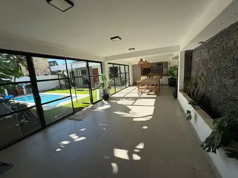 Casa 2 dormitorios y pileta en venta villa san lorenzo