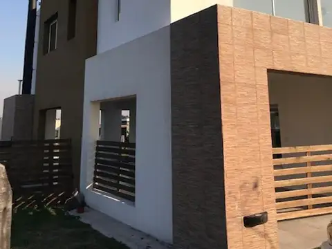 Casa en Venta en Pilar del Este - San Ramiro, USD 220.000