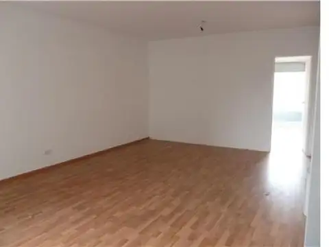 Monoambiente dividido en 2 amb muy amplio con BAULERA.