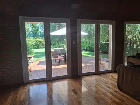 Casa 5 ambientes con 4 baños