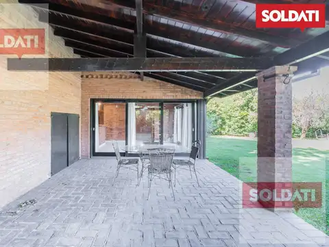 Casa en Venta con 2 cocheras