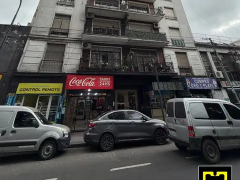Muy buen departamento 2 ambientes al frente con balcon terraza.