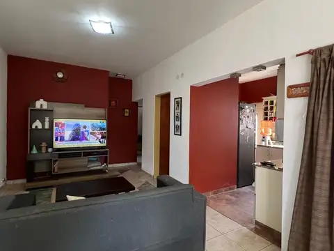 Casa 5 ambientes con 2 baños