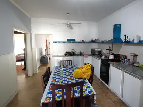 DOS CASAS TRES AMBIENTES PLANTA BAJA Y P. ALTA