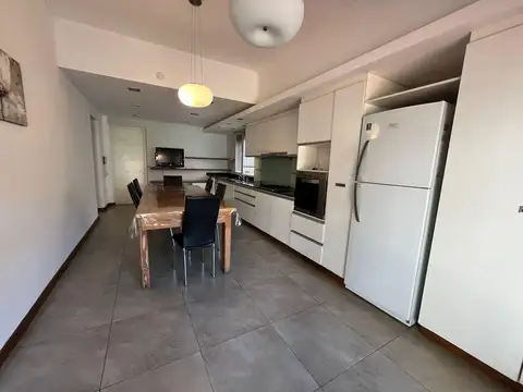 Casa en Alquiler en Alberdi, $ 1.950.000