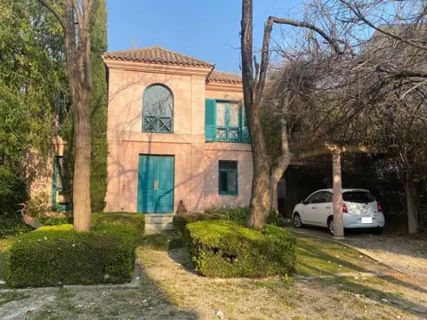 Casa en  Barrio Cerrado Santa Clara.