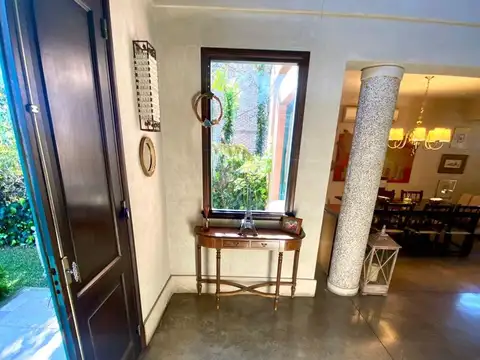 Casa 6 ambientes con 2 baños
