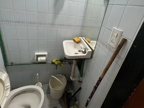 Local en venta a una cuadra de Plaza Moreno