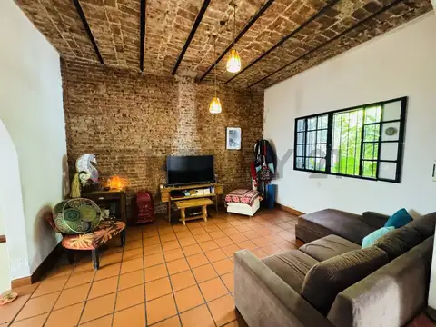 Venta de Casa cálida y luminosa de 4 amb con patio y parrilla, en el corazón de Florida!