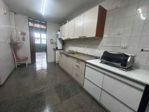 Casa 6 ambientes con 2 baños