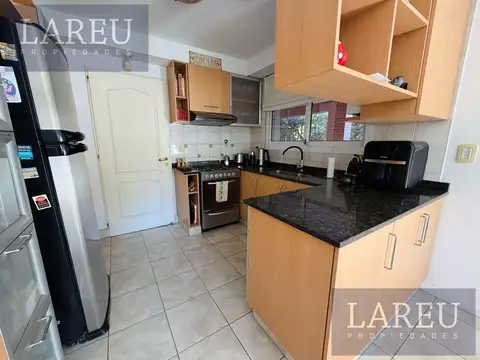 Casa 6 ambientes con 4 baños