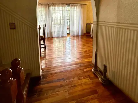 Casa 5 ambientes con 3 baños