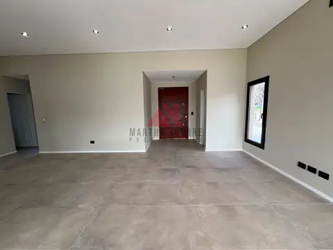 Casa 4 ambientes con 3 baños