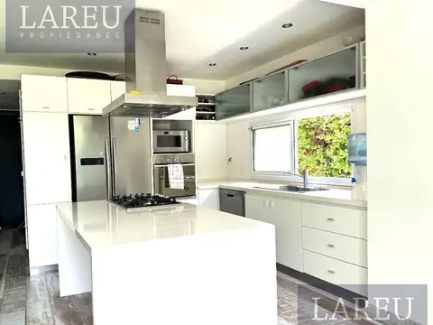 Casa 6 ambientes con 3 baños