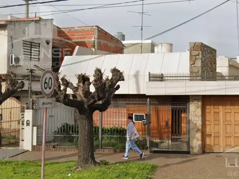 Casa de 4 ambientes en una planta en venta  - Bernal Oeste