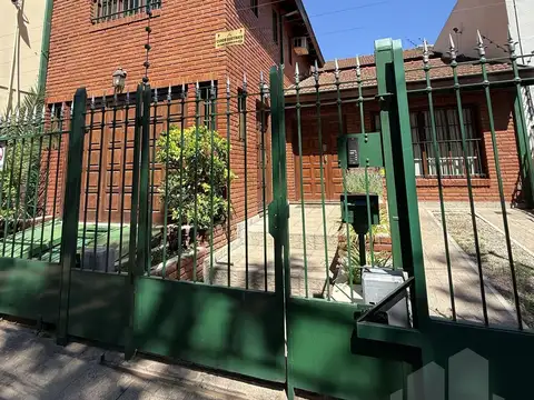 VENTA CASA CHALET 5 AMBIENTES CASTELAR SUR MORON