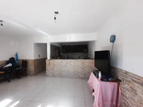 Casa 5 ambientes con 2 baños