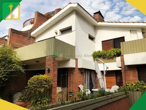Venta - Casa 4 dormitorios - Villa Ballester