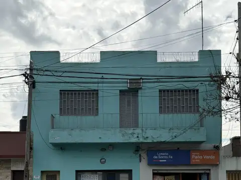 Alquiler casa en planta alta, buen estado, con patio