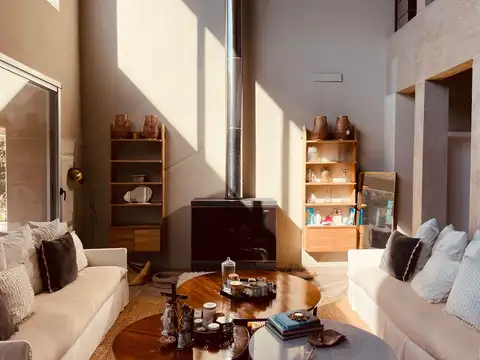 Casa en Alquiler con 2 cocheras