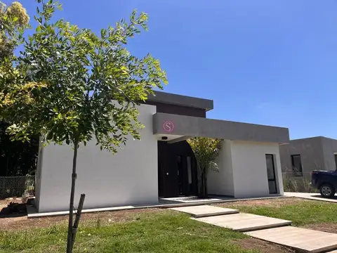 Casa en Venta en Pilar Del Este, USD 210.000