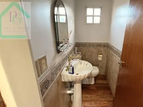 Casa en Venta con 2 cocheras