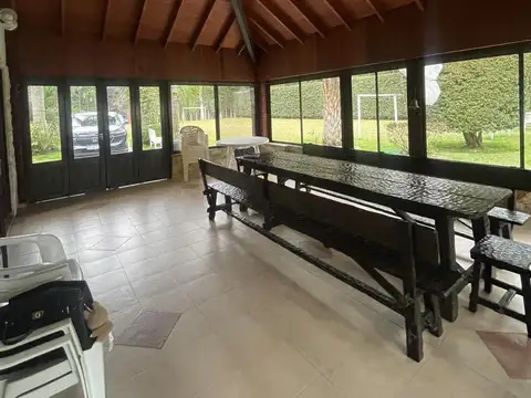 Venta casa quinta con quincho y piscina en Centro Agricola El Pato
