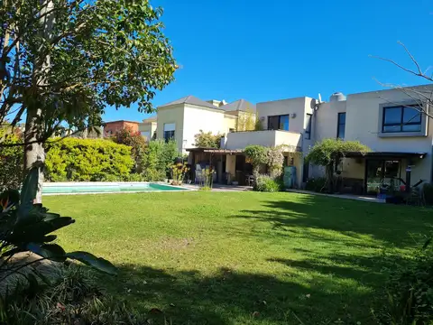 CASA DE 3 DORMITORIOS EN ALQUILER BARRIO LAGUNA DEL SOL CON PILETA