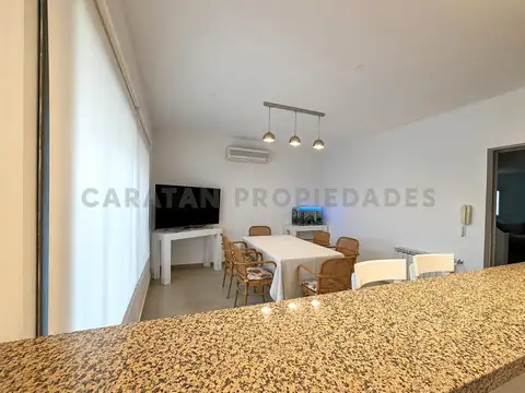 Casa 6 ambientes con 3 baños