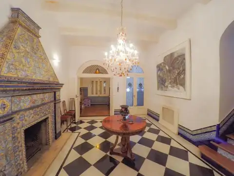 Casa en venta - 6 Dormitorios 4 Baños - Caballito