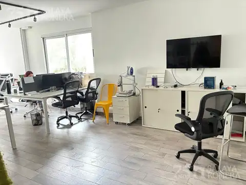 Oficina en Venta con 1 cochera