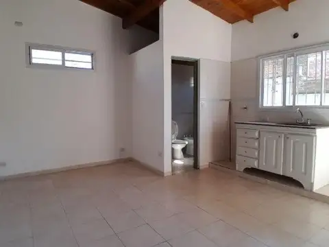 Depto Tipo Casa en Alquiler en Jose Leon Suarez, $ 350.000
