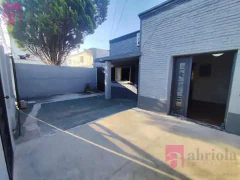 Casa 2 familias en venta en Sarandi Este