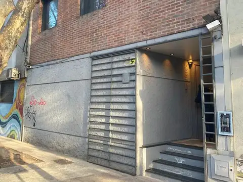 Oficina 12 ambientes con 3 baños