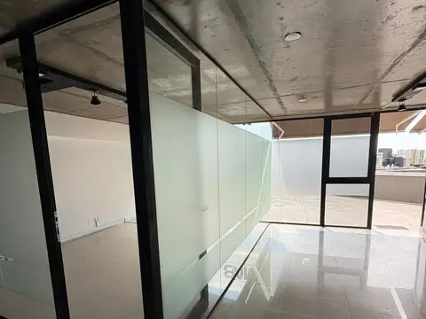 Oficina en Alquiler con 1 cochera