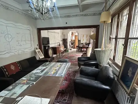 Excelente Terreno de 522 m² con Casa a Reciclar en Olivos