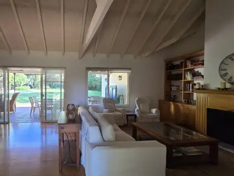 Casa en Alquiler en Los Pinguinos, USD 4.500
