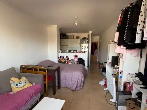 VENTA MONOAMBIENTE CON BALCON AL FRENTE EN ABASTO