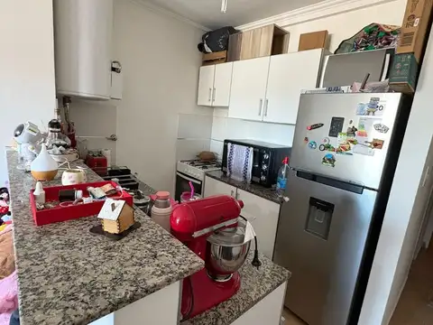 VENTA MONOAMBIENTE CON BALCON AL FRENTE EN ABASTO