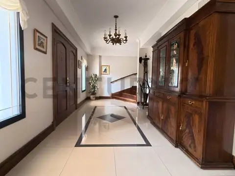 Casa 6 ambientes con 5 baños