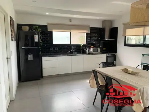 Casa 5 ambientes con 3 baños